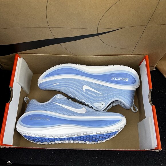 NEW Nike Vomero Plus Running Football Gray HV8154-003 Women's Size 8 - Picture 6 of 7